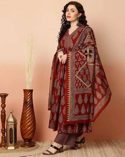 KLOSIA Women Printed Kurta and Pant Set with Dupatta